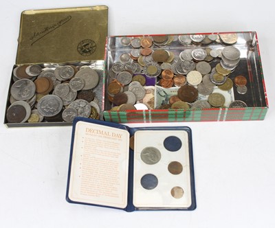 Lot 561 - A collection of loose British and continental...