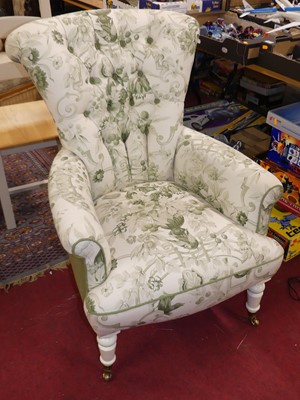 Lot 1333 - A contemporary green & white floral...