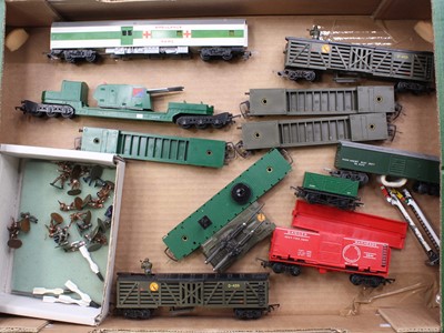 Lot 607 - One tray containing Triang Railways 00 gauge...