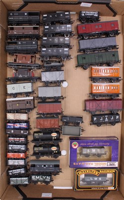 Lot 460 - Approx 39 unboxed 00-gauge goods wagons, some...