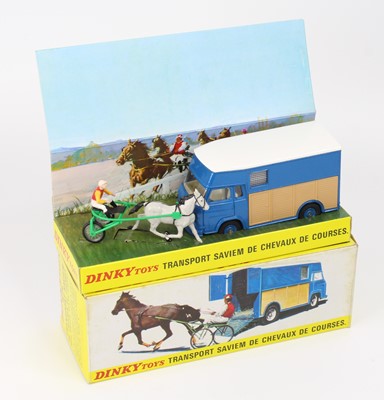 Lot 1143 - French Dinky Toys No. 571 Transport Saviem de...