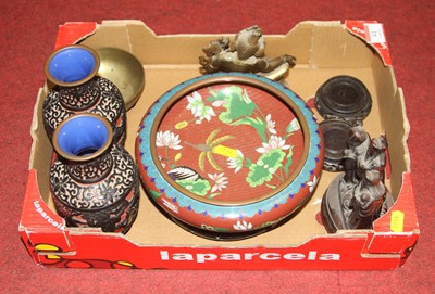 Lot 61 - A collection of oriental items to include...