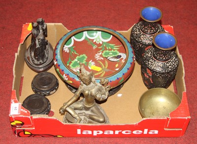 Lot 61 - A collection of oriental items to include...