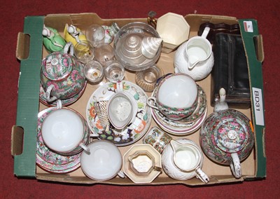 Lot 70 - A collection of ceramics and glassware to...