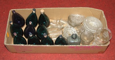 Lot 79 - A collection of glassware to include a set of...