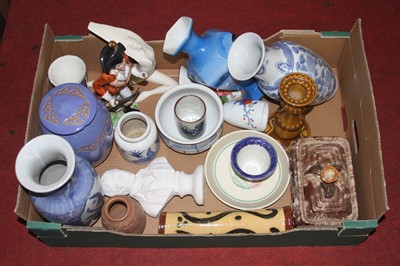 Lot 83 - A collection of ceramics to include blue...