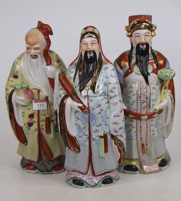 Lot 113 - A collection of three Chinese porcelain...