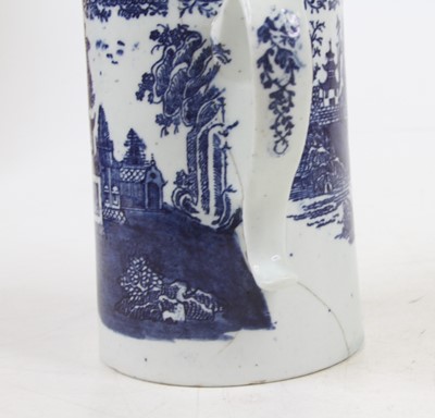 Lot 52 - An 18th century Lowestoft porcelain tankard,...