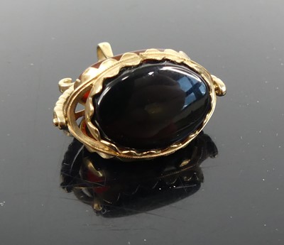 Lot 319 - A modern 9ct gold and hard stone set swivel...