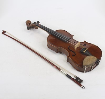 Lot 94 - A child's Stentor Student 2 violin having a...