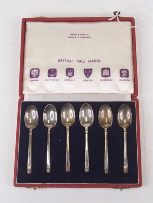 Lot 269 - Assorted silver wares to include a cased set...