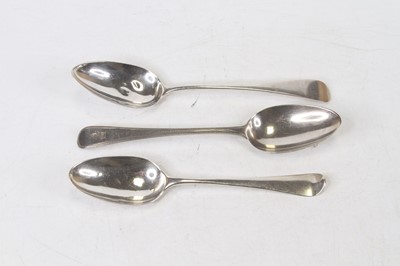 Lot 271 - A George III silver tablespoon in the Old...