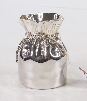 Lot 277 - A silver plated Almazan 'sack' vase, 9cm