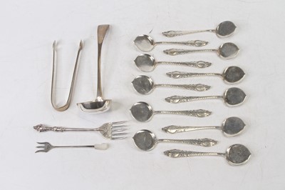 Lot 281 - Assorted continental and English silver and...