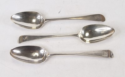 Lot 284 - A pair of late Georgian silver tablespoons in...