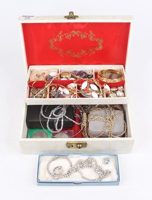 Lot 368 - A jewellery box and contents of assorted...