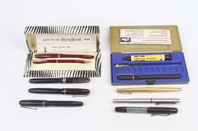 Lot 390 - A Conway Stewart 106 lady's fountain pen,...