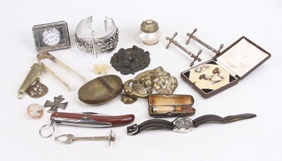 Lot 393 - A collection of miscellaneous items to include...