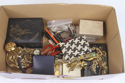 Lot 373 - A collection of assorted costume jewellery,...