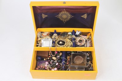 Lot 431 - A faux leather clad jewellery box and contents...