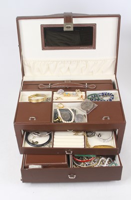 Lot 419 - A faux tan leather jewellery box and contents...