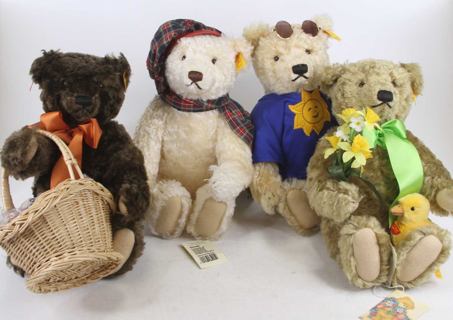 【Steiff】Seasons bears(winter) Cosy Year Bear 2025 (114113) 34cm - Steiff