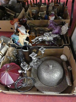 Lot 539 - Two boxes of miscellaneous items to inlcude a...