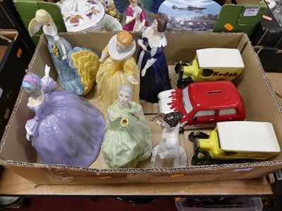 Lot 573 - A tray of ceramics and collectables, to...