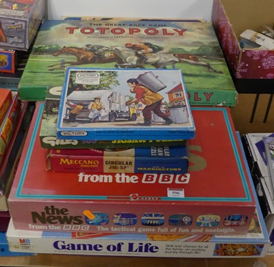 Lot 596 - A large collection of mixed board games, to...