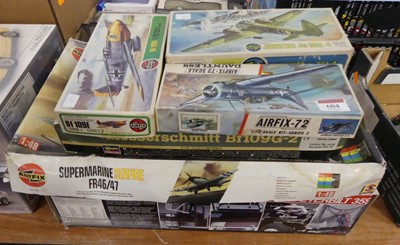 Lot 604 - A collection of mixed boxed plastic kits to...