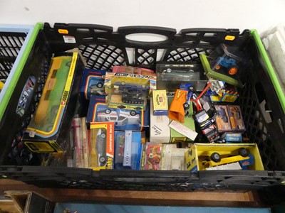 Lot 601 - A box of mixed toys and collectables, to...