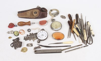 Lot 392 - A collection of miscellaneous items to include...