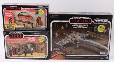 Lot 810 - Kenner Star Wars modern issue model group of 3...