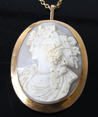 Lot 1254 - A yellow metal oval shell cameo brooch,...