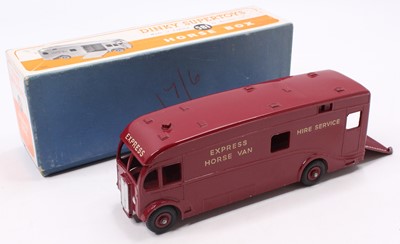 Lot 1201 - Dinky Toys, 581 US issue horsebox 'Express...