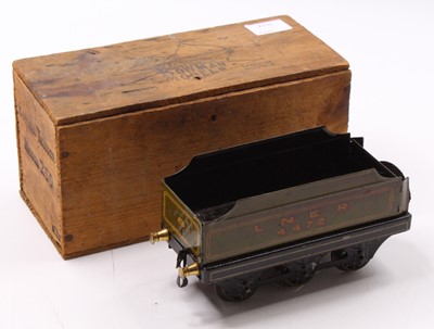 Lot 204 - Bowman six wheeled tender LNER 4472, green....