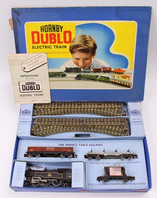 Lot 406 - EDG18 Hornby-Dublo 3-rail Tank Goods set,...