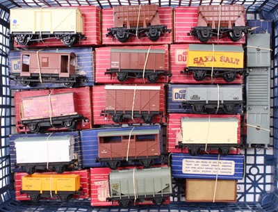 Lot 412 - Small tray containing sixteen Hornby-Dublo...