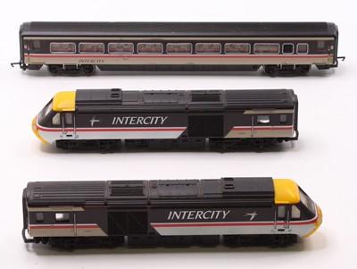 Lot 424 - Hornby 00-gauge HST 3-car set comprising power...