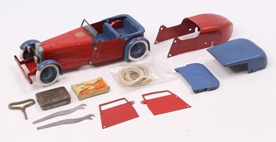 Lot 1722 - A Meccano No. 1 Constructor's Car, comprising...