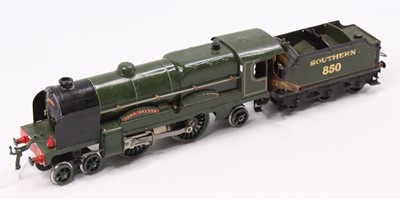 Lot 263 - 1936-41 Hornby 3C 4-4-2 clockwork loco &...