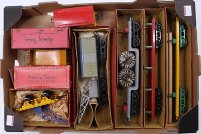 Lot 270 - Tray containing seven pre-war Hornby 0-gauge...