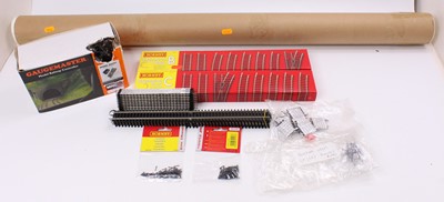 Lot 490 - Mainly Hornby track: 4 lengths approx. 39”, 4...