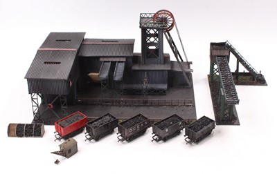 Lot 496 - A very well made model of a pithead 00 gauge...