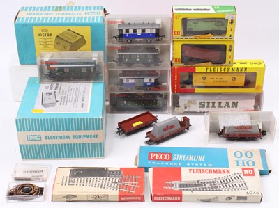 Lot 493 - Fleischmann rolling stock & H&M controllers:...