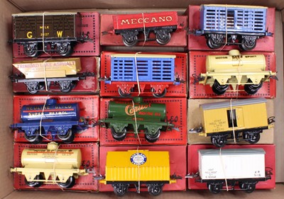 Lot 318 - Twelve Hornby 4-wheeled goods wagons mix of...