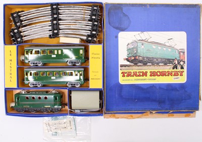 Lot 352 - French Train Hornby boxed OBBV set comprising...