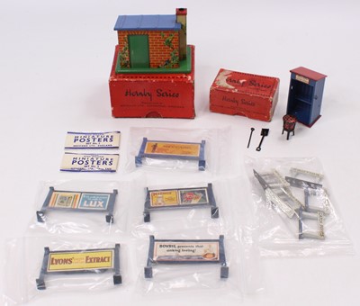 Lot 366 - Box of Hornby small lineside accessories: 5...