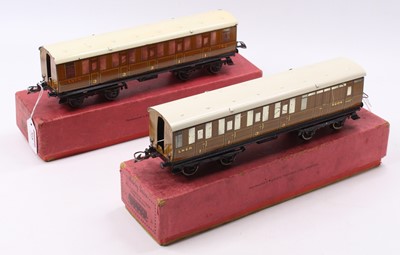 Lot 368 - Two 1937-41 Hornby No.2 Corridor coaches, NE...