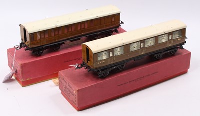 Lot 369 - Two 1937-41 Hornby No.2 Corridor coaches, NE...